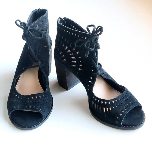 Vince Camuto Tarita Black Suede Laser Cut Lace Up Block Heel Bootie Shoes 6.5 - Picture 8 of 16